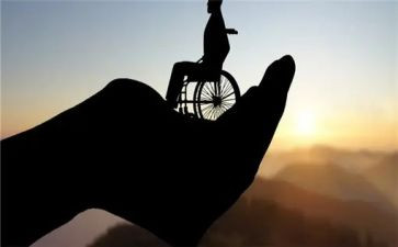 关爱残疾人作文6篇