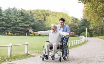 关爱老人作文600字8篇