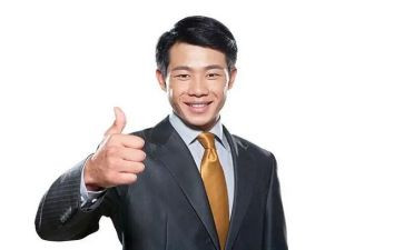 他竖起大拇指作文最新7篇