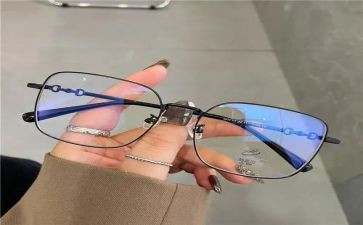眼镜年终工作总结6篇